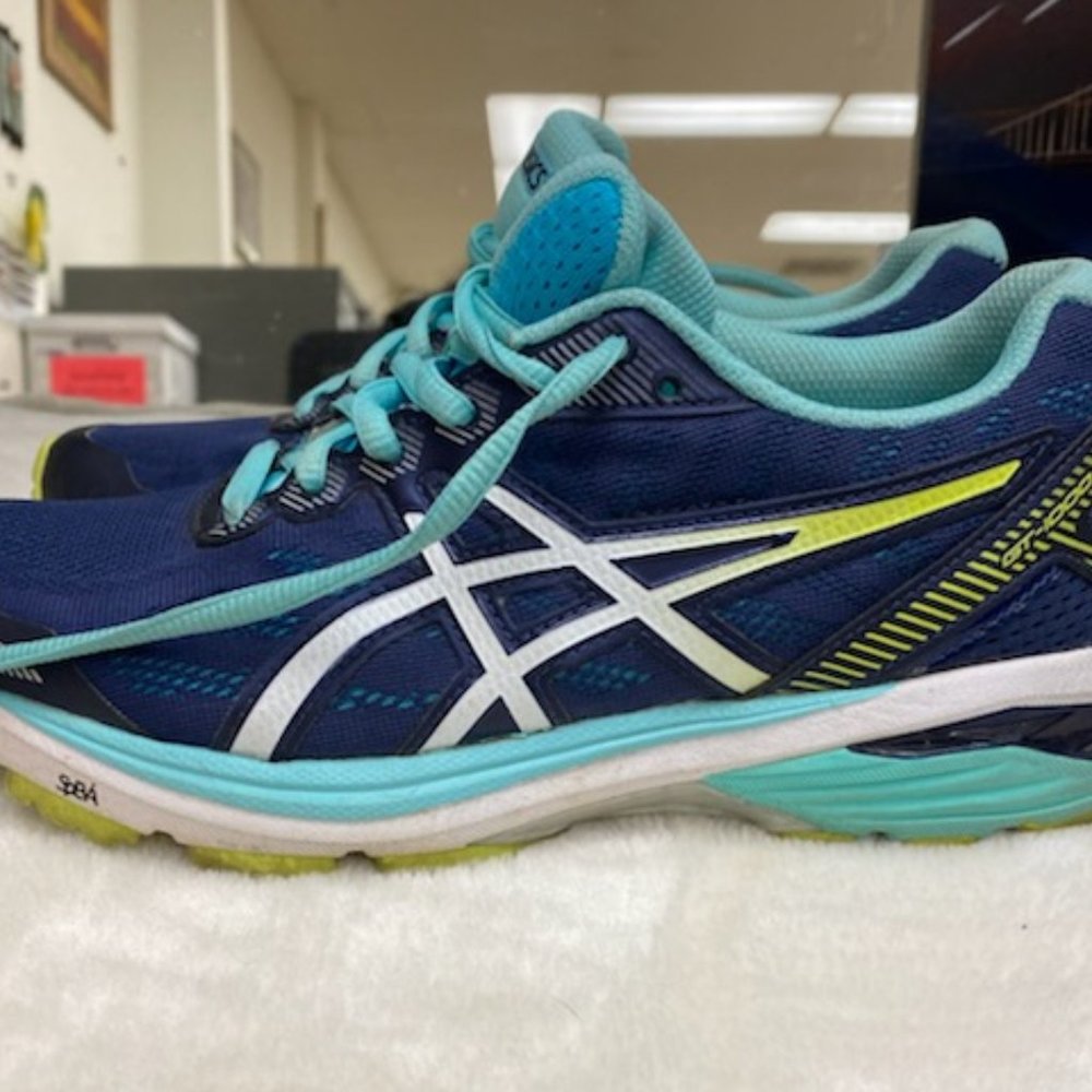 ASICS Women's GT-1000 Size 7
